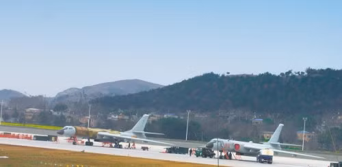 Trung Quốc khoe hình ảnh máy bay ném bom chiến lược H-6K tham gia tập trận ở Tây Thái Bình Dương (nguồn mạng sina TQ) Trung Quốc khoe hình ảnh máy bay ném bom chiến lược H-6K tham gia tập trận ở Tây Thái Bình Dương (nguồn mạng sina TQ)