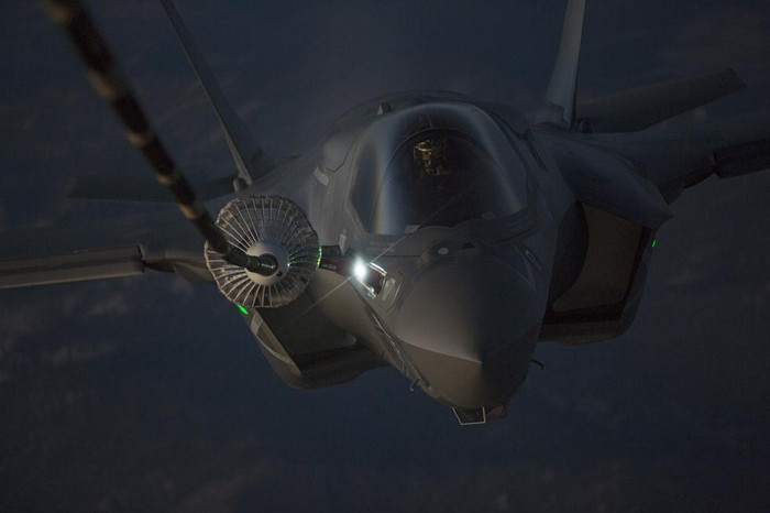 Máy bay chiến đấu F-35B Mỹ tiếp dầu trên không (ảnh minh họa, nguồn Thời báo Hoàn Cầu, TQ) Máy bay chiến đấu F-35B Mỹ tiếp dầu trên không (ảnh minh họa, nguồn Thời báo Hoàn Cầu, TQ)