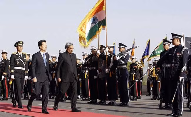 Bộ trưởng Quốc phòng Ấn Độ thăm Hàn Quốc