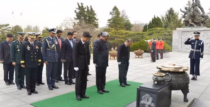 Bộ trưởng Quốc phòng Ấn Độ thăm Hàn Quốc