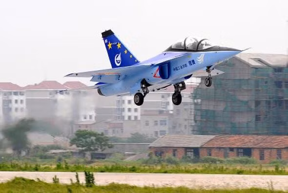 Máy bay huấn luyện L-15 Trung Quốc