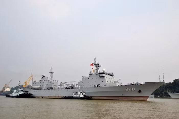 Tàu tiếp tế Phủ Tiên số hiệu 888 Type 904A Hải quân Trung Quốc (ảnh minh họa) Tàu tiếp tế Phủ Tiên số hiệu 888 Type 904A Hải quân Trung Quốc (ảnh minh họa)