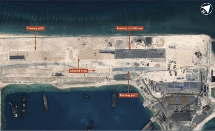 Hình ảnh đá Chữ Thập thuộc quần đảo Trường Sa của Việt Nam do tờ "Jane's Defense Weekly" công bố, do mạng "Quan sát" Trung Quốc công bố ngày 17 tháng 4 năm 2015 Hình ảnh đá Chữ Thập thuộc quần đảo Trường Sa của Việt Nam do tờ "Jane's Defense Weekly" công bố, do mạng "Quan sát" Trung Quốc công bố ngày 17 tháng 4 năm 2015