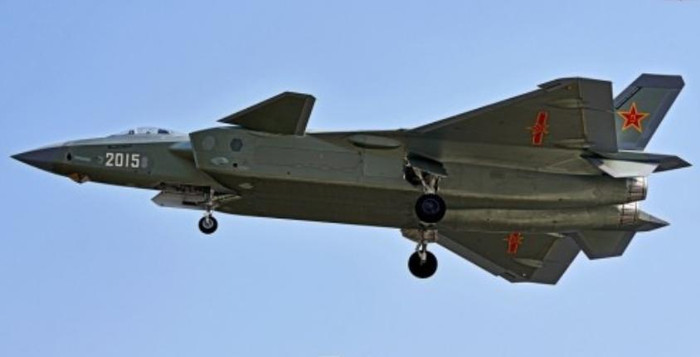 Máy bay chiến đấu J-20 trung Quốc bay thử (nguồn mạng sina tháng 4 năm 2015)