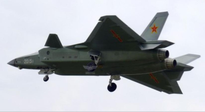 Máy bay chiến đấu J-20 trung Quốc bay thử (nguồn mạng sina tháng 4 năm 2015)
