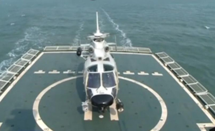 Lần đầu tiên nhìn thấy tàu chiến mới của lực lượng tác chiến trên biển Lục quân Trung Quốc (nguồn mạng sina TQ)