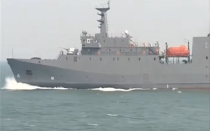 Lần đầu tiên nhìn thấy tàu chiến mới của lực lượng tác chiến trên biển Lục quân Trung Quốc (nguồn mạng sina TQ) Lần đầu tiên nhìn thấy tàu chiến mới của lực lượng tác chiến trên biển Lục quân Trung Quốc (nguồn mạng sina TQ)