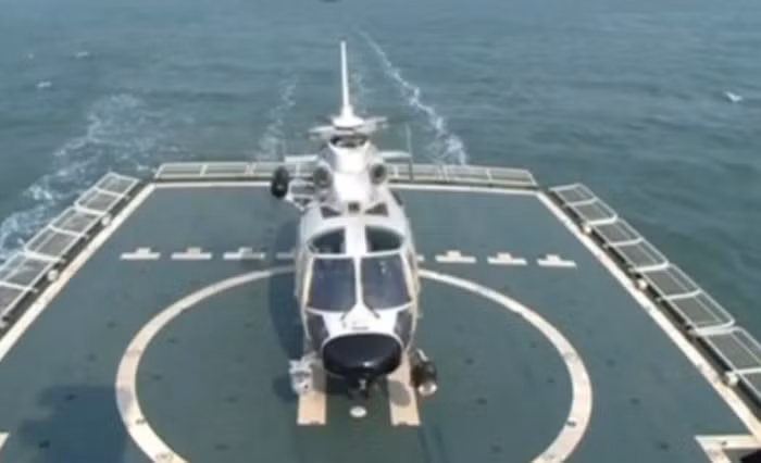 Lần đầu tiên nhìn thấy tàu chiến mới của lực lượng tác chiến trên biển Lục quân Trung Quốc (nguồn mạng sina TQ) Lần đầu tiên nhìn thấy tàu chiến mới của lực lượng tác chiến trên biển Lục quân Trung Quốc (nguồn mạng sina TQ)