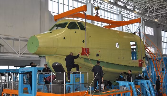 Hiện trường chế tạo thủy phi cơ AG600 Giao Long (nguồn báo Hoàn Cầu, TQ)