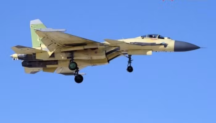 Hình ảnh này được cho là máy bay chiến đấu J-16 Trung Quốc (nguồn mạng sina TQ)