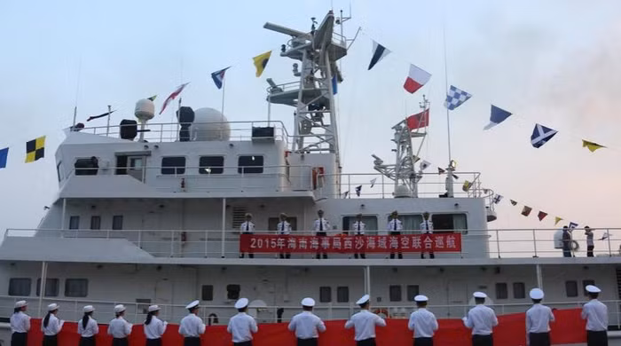 Tàu Hải tuần-21 và Hải tuần-1103 Trung Quốc cùng thủy phi cơ nước này đên vùng biển quần đảo Hoàng Sa của Việt Nam tiến hành tuần tra phi pháp (nguồn Tân Hoa xã)