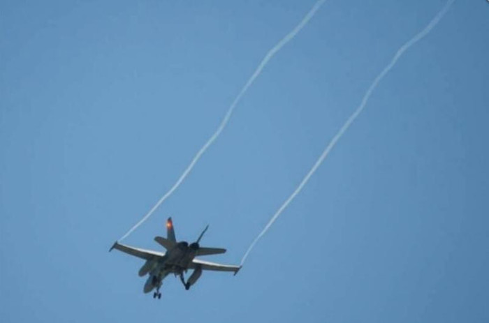 Ngày 1 tháng 4 năm 2015, 2 máy bay chiến đấu F-18 Mỹ buộc phải hạ cánh khẩn cấp xuống Đài Loan (nguồn mạng sina TQ)