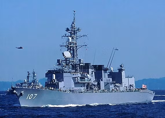 Tàu khu trục Ikazuchi, số hiệu 107, lớp Harusame, Lực lượng Phòng vệ Biển Nhật Bản vừa tiến hành do thám hoạt động diễn tập "Cơ động-5" của 3 hạm đội lớn Hải quân Trung Quốc ở Tây Thái Bình Dương.
