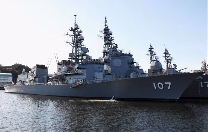 Tàu khu trục Ikazuchi Nhật Bản dài 151 m, rộng 17,4 m, mớn nước 5,2 m, lượng giãn nước tiêu chuẩn 4.400 tấn, lượng giãn nước đầy 5.100 tấn. Tàu Ikazuchi là tàu khu trục tên lửa đa năng có năng lực tác chiến tổng hợp rất mạnh, lấy săn ngầm làm chính. Tàu Ikazuchi có thể dùng để săn ngầm và tấn công tàu chiến mặt nước, có khả năng phòng thủ nhất định đối với các mối đe dọa trên không; mức độ tự động hóa rất cao, biên chế 170 người.