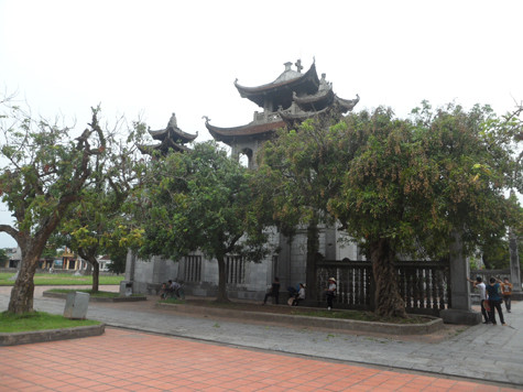 Nét rêu phong, cổ kính của các công trình kiến trúc trong khuôn viên nhà thờ đá Phát Diệm là điểm ấn tượng nhất đối với những ai đã từng đặt chân đến đây (Ảnh: Phạm Hải). Nét rêu phong, cổ kính của các công trình kiến trúc trong khuôn viên nhà thờ đá Phát Diệm là điểm ấn tượng nhất đối với những ai đã từng đặt chân đến đây (Ảnh: Phạm Hải).
