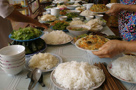 Các dịch vụ đặt cỗ ngày càng phổ biến hơn. Các dịch vụ đặt cỗ ngày càng phổ biến hơn.