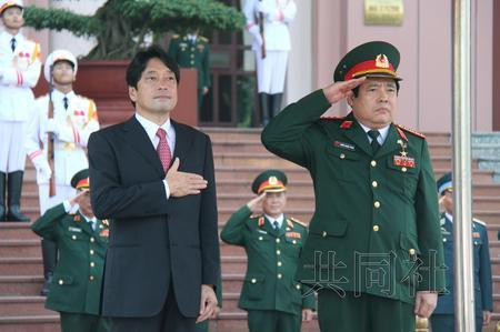 Ngày 16 tháng 9 năm 2013, Bộ trưởng Quốc phòng Nhật Bản Itsunori Onodera thăm Việt Nam (ảnh tư liệu) Ngày 16 tháng 9 năm 2013, Bộ trưởng Quốc phòng Nhật Bản Itsunori Onodera thăm Việt Nam (ảnh tư liệu)