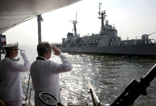 Tháng 4 năm 2014, Tổng thống Philippines Benigno Aquino tham dự một sự kiện trên tàu BRP Emilio Jacinto tại căn cứ hải quân Sangley Point, thành phố Cavite Tháng 4 năm 2014, Tổng thống Philippines Benigno Aquino tham dự một sự kiện trên tàu BRP Emilio Jacinto tại căn cứ hải quân Sangley Point, thành phố Cavite