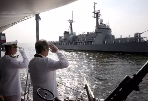 Tháng 4 năm 2014, Tổng thống Philippines Benigno Aquino tham dự một sự kiện trên tàu BRP Emilio Jacinto tại căn cứ hải quân Sangley Point, thành phố Cavite Tháng 4 năm 2014, Tổng thống Philippines Benigno Aquino tham dự một sự kiện trên tàu BRP Emilio Jacinto tại căn cứ hải quân Sangley Point, thành phố Cavite