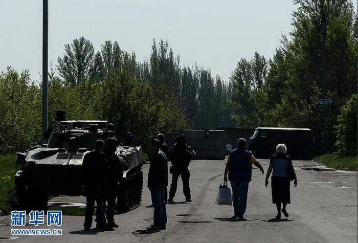 Binh sĩ Ukraine tại 1 sân bay quân dụng cách Slovyansk 15 km Binh sĩ Ukraine tại 1 sân bay quân dụng cách Slovyansk 15 km