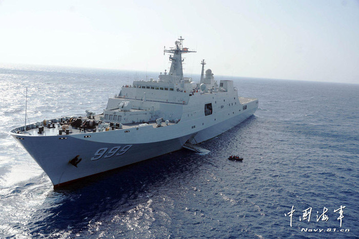 Tàu đổ bộ cỡ lớn Type 071 của Hải quân Trung Quốc. Trung Quốc đã chế được 3 chiếc loại này và đều trang bị cho Hạm đội Nam Hải, đều triển khai trên Biển Đông. Loại tàu này dùng để đánh chiếm đảo, đá ngầm hay bờ biển.