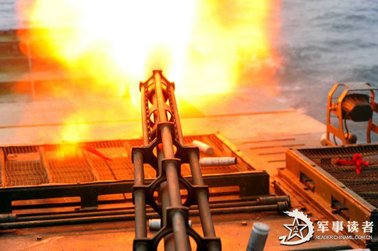 Cụm bọc thép đổ bộ của Đại quân khu Nam Kinh, PLA bắn đạn thật trên biển trong một cuộc tập trận đổ bộ đánh chiếm đảo (nguồn Thời báo Hoàn Cầu, TQ)