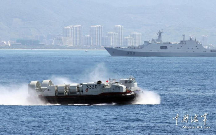 Tàu đổ bộ đệm khí Type 726 do Trung Quốc tự chế tạo