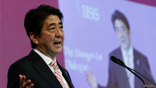 Thủ tướng Nhật Bản Shinzo Abe phát biểu tại Đối thoại Shangri-La tối ngày 30 tháng 5 năm 2014 Thủ tướng Nhật Bản Shinzo Abe phát biểu tại Đối thoại Shangri-La tối ngày 30 tháng 5 năm 2014