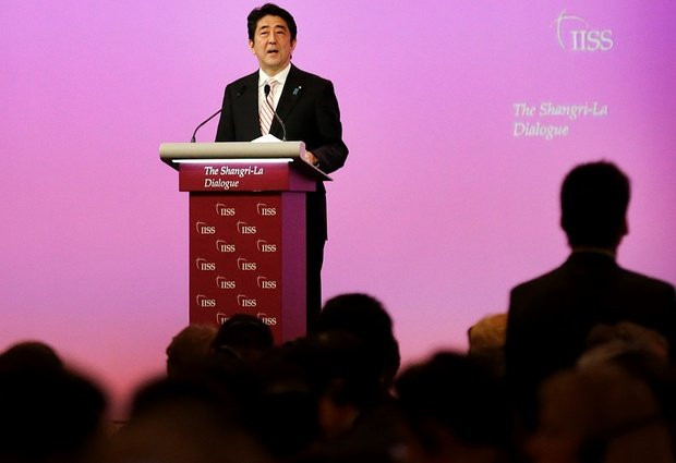 Thủ tướng Nhật Bản Shinzo Abe phát biểu tại Đối thoại Shangri-La tối ngày 30 tháng 5 năm 2014 Thủ tướng Nhật Bản Shinzo Abe phát biểu tại Đối thoại Shangri-La tối ngày 30 tháng 5 năm 2014
