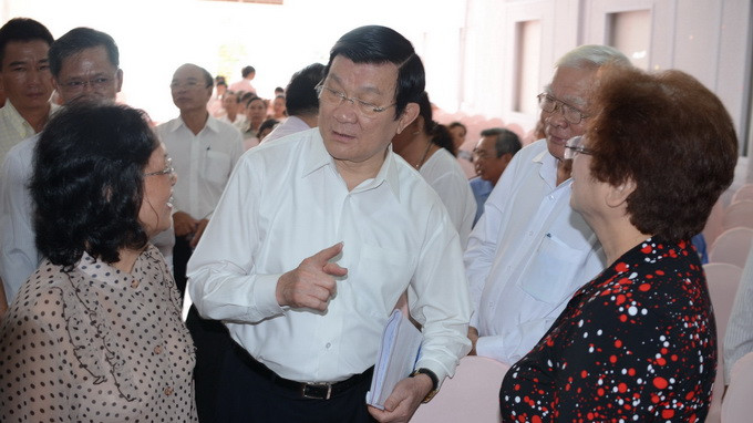 Chủ tịch nước Trương Tấn Sang tiếp xúc cử tri thành phố Hồ Chí Minh: Trung Quốc phải rút giàn khoan HD-981, không có chuyện Việt Nam nhún nhường, nhân nhượng Chủ tịch nước Trương Tấn Sang tiếp xúc cử tri thành phố Hồ Chí Minh: Trung Quốc phải rút giàn khoan HD-981, không có chuyện Việt Nam nhún nhường, nhân nhượng