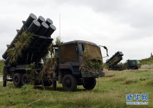 Tên lửa đất đối hạm của Lục quân Nhật Bản triển khai ở căn cứ Naha, Okinawa trong một cuộc diễn tập Tên lửa đất đối hạm của Lục quân Nhật Bản triển khai ở căn cứ Naha, Okinawa trong một cuộc diễn tập