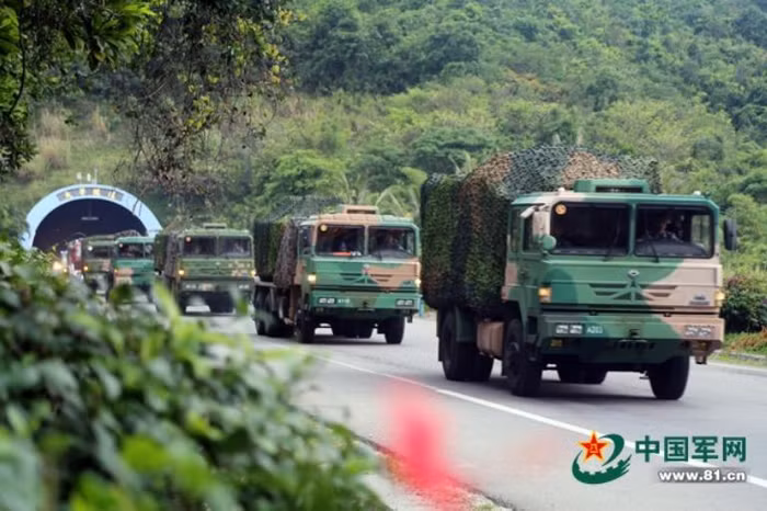 Tân Hoa xã ngày 10 tháng 5 năm 2014 đưa tin cho biết, vào ngày 7 tháng 5 năm 2014, một lữ đoàn phòng không Hạm đội Nam Hải đã tiến hành tập trận bắn đạn thật