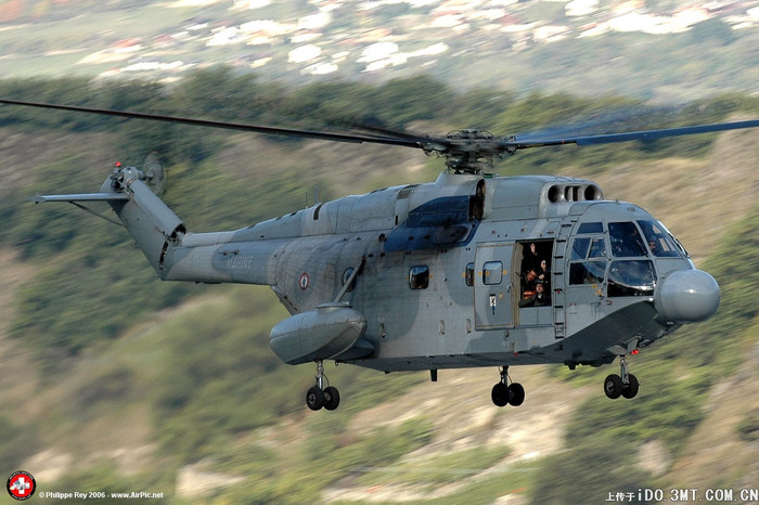 Trung Quốc đã mua 14 máy bay trực thăng SA 321 Super Frelon của Pháp. Trung Quốc nội địa hóa loại máy bay này, được gọi là Z-8