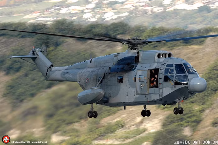 Trung Quốc đã mua 14 máy bay trực thăng SA 321 Super Frelon của Pháp. Trung Quốc nội địa hóa loại máy bay này, được gọi là Z-8