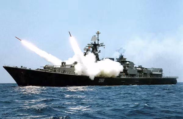 Tàu khu trục tên lửa lớp Delhi của hải quân Ấn Độ