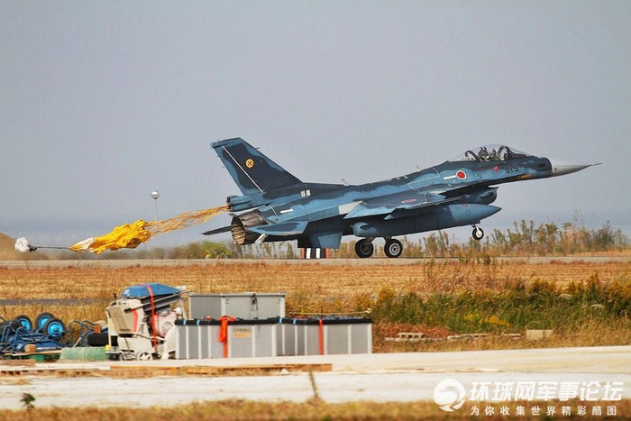 Máy bay F-2 do Mitsubishi Heavy Industries Nhật Bản làm nhà thầu chính, General Dynamics (Lockheed Martin) Mỹ và Kawasaki Heavy Industries, Fuji Heavy Industries - Nhật Bản là các đối tác hợp tác