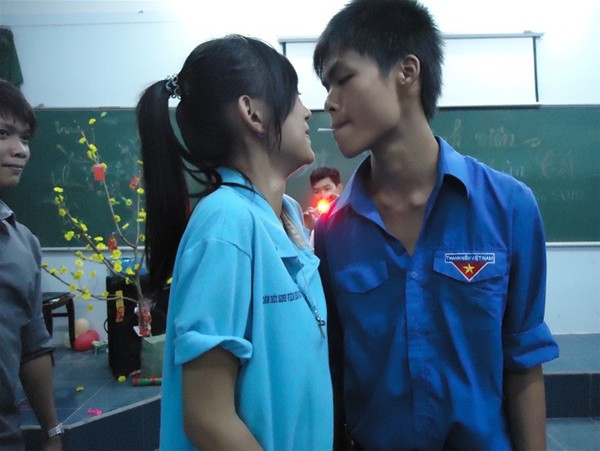 Truyền thông điệp - khi hai bạn ngậm chặt thông điệp trên miệng sẽ...giành cúp. Cũng có thể sẽ....chạm môi Truyền thông điệp - khi hai bạn ngậm chặt thông điệp trên miệng sẽ...giành cúp. Cũng có thể sẽ....chạm môi