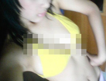 Những hội thích sex này cũng thường tổ chức những buổi gặp mặt nhưng chủ yếu là sex. Nhiều khi nhóm còn tổ chức những buổi party sex. Một căn phòng bé được trở thành tụ điểm của sex tập thể. Rất nhiều bạn trẻ đã tự đẩy mình vào những thế giới ảo đen tối và họ nhanh chóng đánh mất mình. (Ảnh: Kiểu khoe thân luôn được ưa chuộng trên những diễn đàn này, thậm chí là nude). Những hội thích sex này cũng thường tổ chức những buổi gặp mặt nhưng chủ yếu là sex. Nhiều khi nhóm còn tổ chức những buổi party sex. Một căn phòng bé được trở thành tụ điểm của sex tập thể. Rất nhiều bạn trẻ đã tự đẩy mình vào những thế giới ảo đen tối và họ nhanh chóng đánh mất mình. (Ảnh: Kiểu khoe thân luôn được ưa chuộng trên những diễn đàn này, thậm chí là nude).