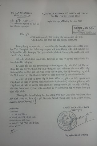Công văn chỉ đạo giám sát, thanh tra giờ làm việc hành chính của cán bộ, công chức của Chủ tịch UBND tỉnh Nghệ An sau khi Báo Giáo dục Việt Nam chỉ rõ nhiều đơn vị cán bộ, công chức "cướp" giờ công (ảnh Xuân Hòa)