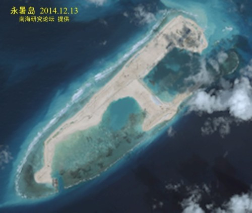 Hình ảnh đá Chữ Thập thuộc quần đảo Trường Sa của Việt Nam ngày 13 tháng 12 năm 2014 trên mạng sina Trung Quốc Hình ảnh đá Chữ Thập thuộc quần đảo Trường Sa của Việt Nam ngày 13 tháng 12 năm 2014 trên mạng sina Trung Quốc
