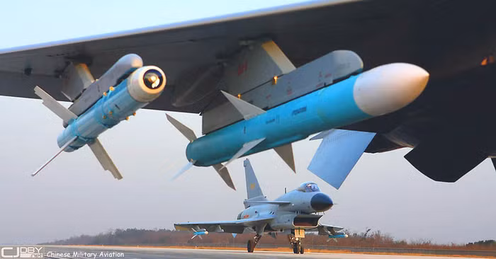 Tên lửa không đối không PL-12 lắp trên máy bay chiến đấu J-10 Trung Quốc