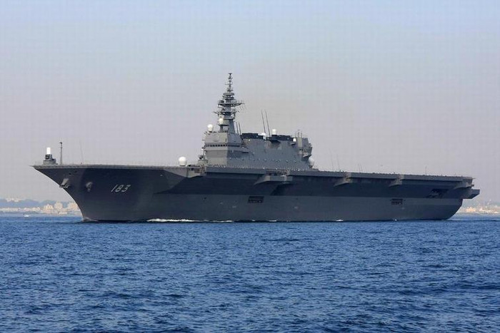 Tàu sân bay trực thăng Izumo khi chuẩn bị bàn giao cho Lực lượng Phòng vệ Biển Nhật Bản Tàu sân bay trực thăng Izumo khi chuẩn bị bàn giao cho Lực lượng Phòng vệ Biển Nhật Bản