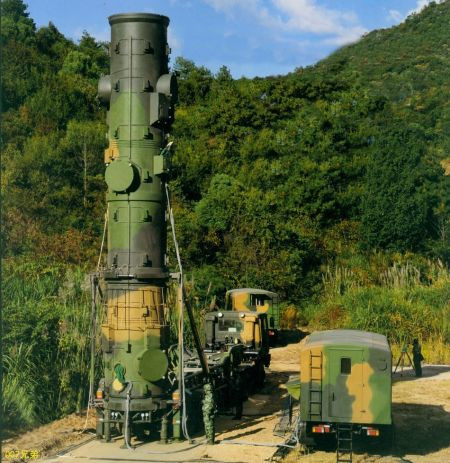 Tên lửa đạn đạo tầm trung kiểu cơ động Đông Phong-21 của Pháo binh 2 Trung Quốc (nguồn mạng sina TQ) Tên lửa đạn đạo tầm trung kiểu cơ động Đông Phong-21 của Pháo binh 2 Trung Quốc (nguồn mạng sina TQ)