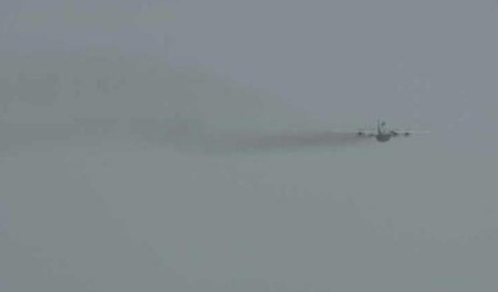 Máy bay cảnh báo sớm KJ-200 Trung Quốc tiến hành theo dõi trên không (nguồn mạng sina TQ)