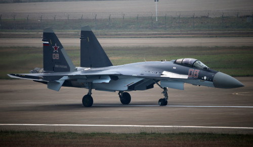 Máy bay chiến đấu Su-35 Nga bay biểu diễn ở Triển lãm hàng không Chu Hải Trung Quốc 2014 Máy bay chiến đấu Su-35 Nga bay biểu diễn ở Triển lãm hàng không Chu Hải Trung Quốc 2014