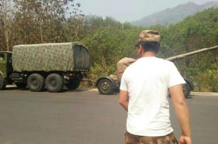 Lực lượng pháo cao xạ Quân đội Trung Quốc tập kết ở biên giới Trung Quốc-Myanmar (nguồn mạng sina TQ)