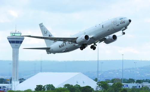 Máy bay tuần tra săn ngầm P-8A Poseidon Hải quân Mỹ cất cánh ở Australia vào tháng 4 năm 2014 (nguồn Thời báo Hoàn Cầu TQ) Máy bay tuần tra săn ngầm P-8A Poseidon Hải quân Mỹ cất cánh ở Australia vào tháng 4 năm 2014 (nguồn Thời báo Hoàn Cầu TQ)