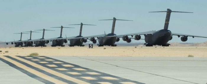 Cụm máy bay vận tải C-17 Global Master Mỹ