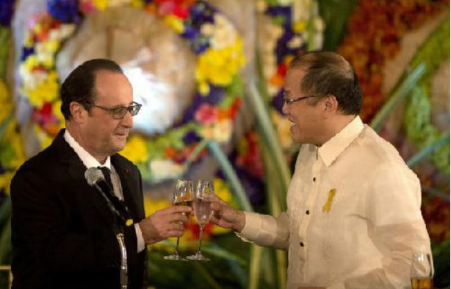 Tổng thống Pháp Francois Hollande và Tổng thống Philippines Benigno Aquino tại Philippines ngày 26 tháng 2 năm 2015 Tổng thống Pháp Francois Hollande và Tổng thống Philippines Benigno Aquino tại Philippines ngày 26 tháng 2 năm 2015