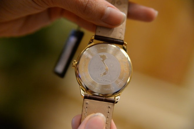 Đồng hồ Candino nói lên sự thật: Quần đảo Hoàng Sa và quần đảo Trường Sa là của Việt Nam Đồng hồ Candino nói lên sự thật: Quần đảo Hoàng Sa và quần đảo Trường Sa là của Việt Nam